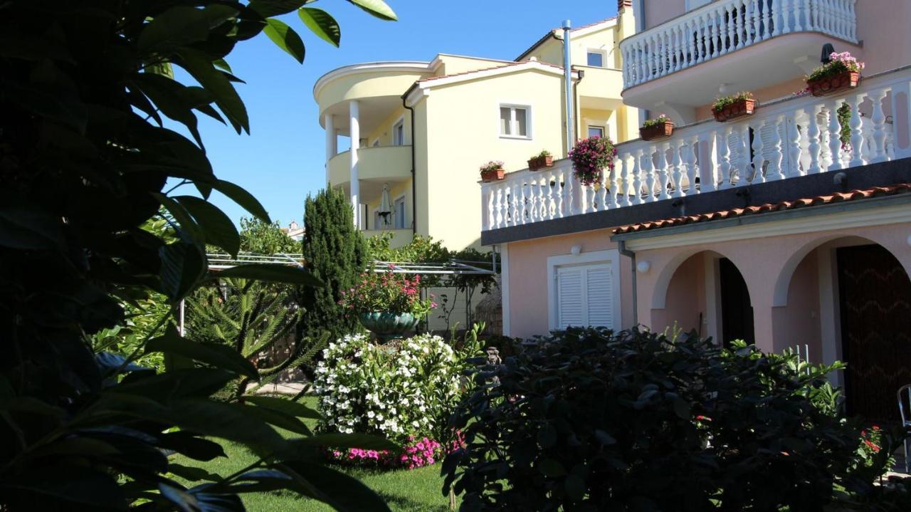 Apartments Ravlic Malinska Kültér fotó